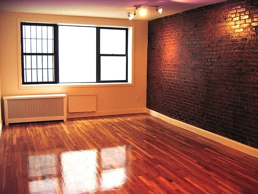 Rented by Manhattan Property Group | media 27