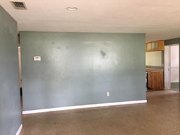 3rd image of 125 Mineola Dr E