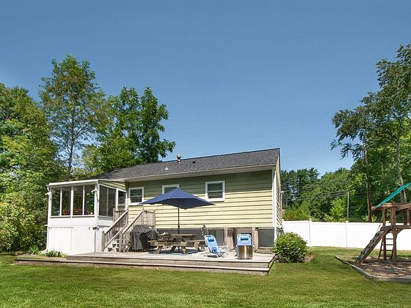 4th image of 37 Pleasant St