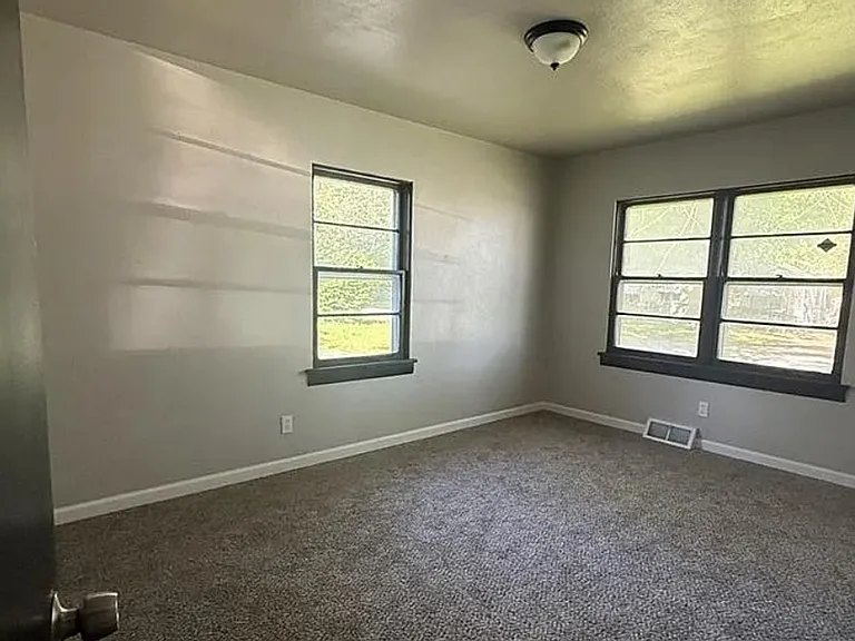 804 Preston Ln — Photo 7