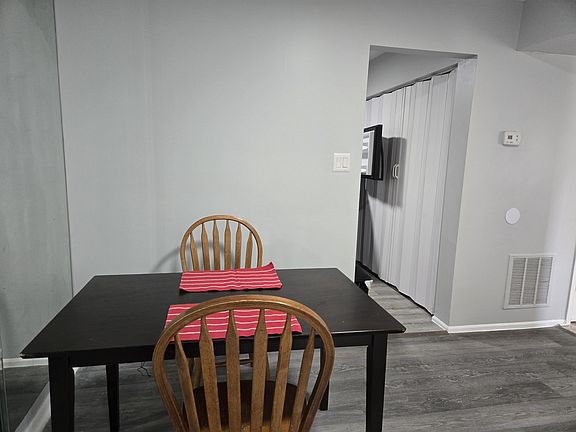 5th image of 33 Barberry Ct