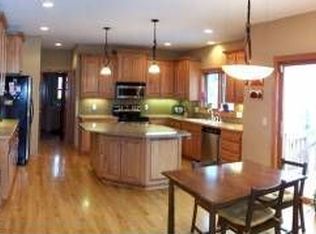 931 Ridgecrest Dr, Carver, MN 55315