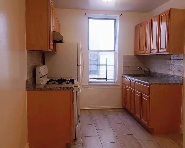 73rd St — Photo 2