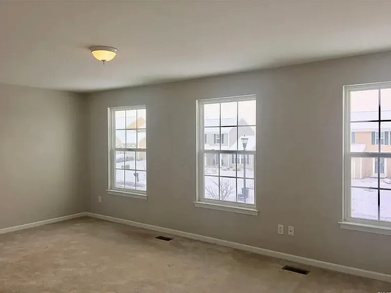 5579 Wyandra Dr — Photo 11