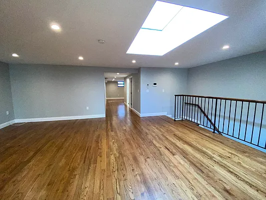 Rented by Salon Realty Corp | media 2