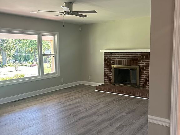 3rd image of 105 Cherry Ct