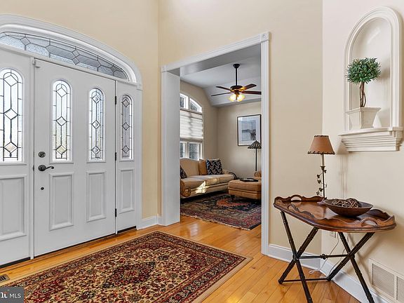 5th image of 4010 Glenfinnan Pl