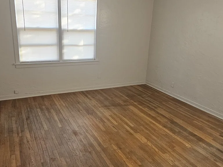 225 E Fredricks St — Photo 13