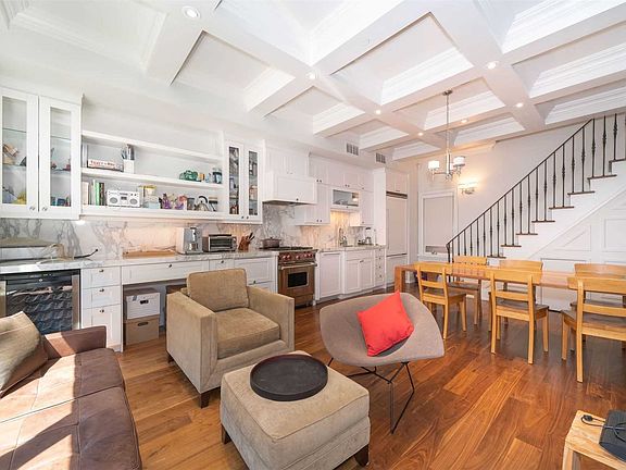 4th image of 310 Merton St