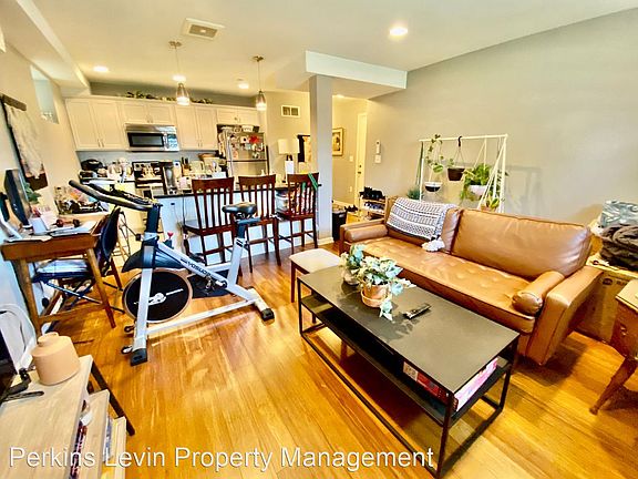 4th image of 821 Marshall St NE #B2