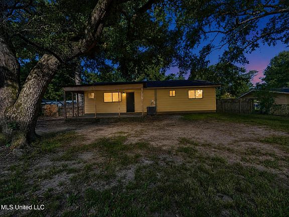 4th image of 438 Queen Julianna Ln