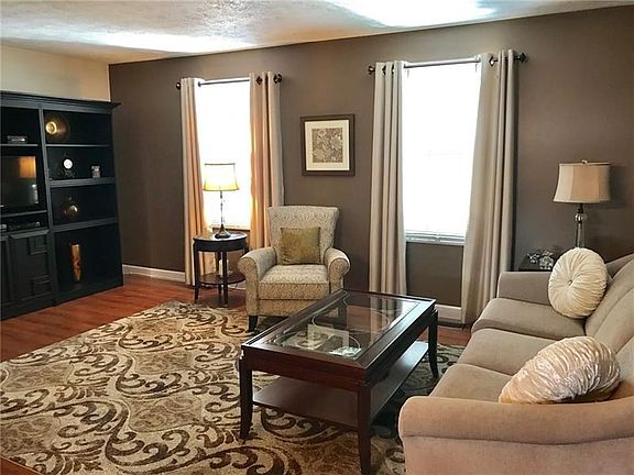 3rd image of 504 Maywood Dr