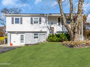 8 Bruce Ter, Jackson, NJ 08527