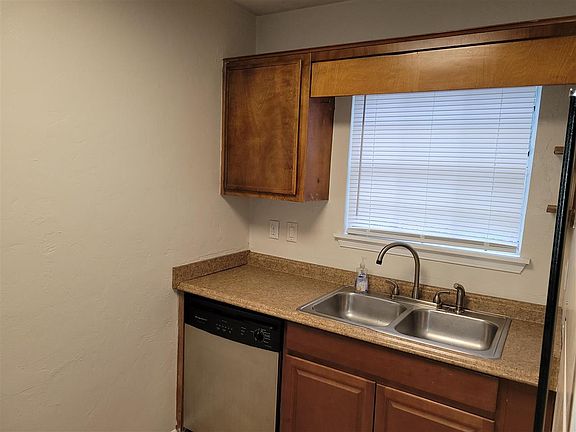 5th image of 1810 Lilac Ln