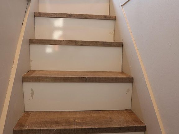 3rd image of 1421 E Elza Ave