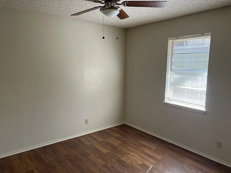 416 E Main St — Photo 4
