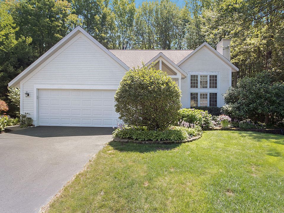1st image of 147 Summer Wind Ct