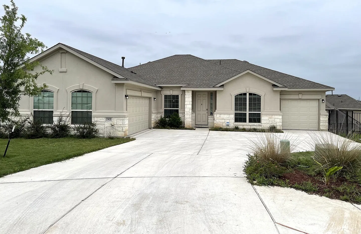 3/2 House Near Leander ISD — Photo 1