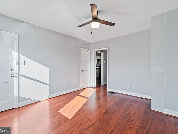 3rd image of 2905 Yorkway