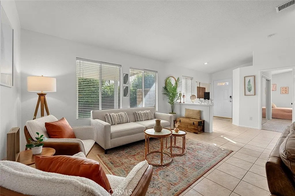 3 bed, 1703 sqft, $6,000 — Photo 4