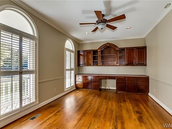 4th image of 800 Farmdale Dr