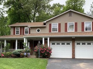 13316 Tuckaway Dr, Fairfax, VA 22033