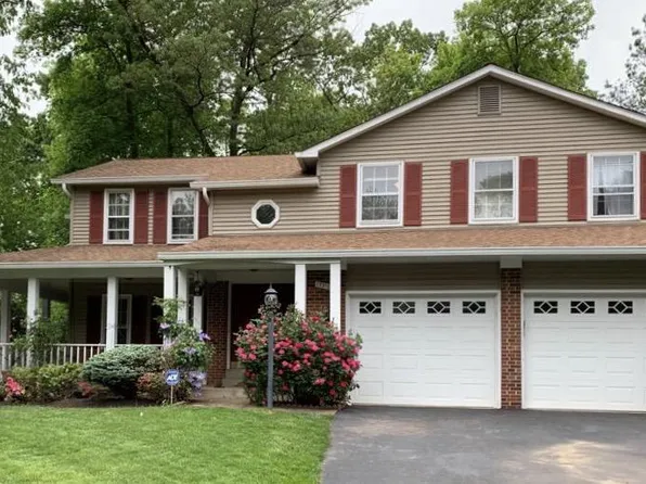 13316 Tuckaway Dr, Fairfax, VA 22033