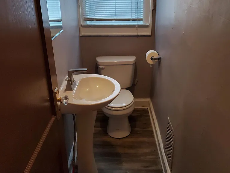 1/2 half bath downstairs