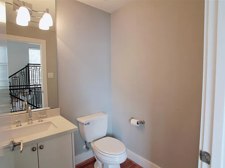 4701 Caroline St — Photo 31
