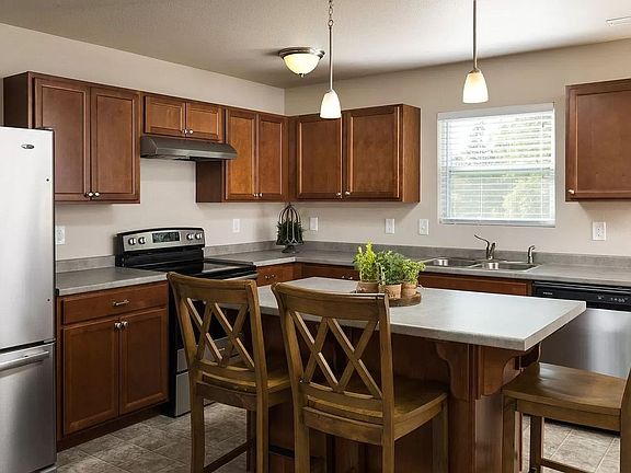 3rd image of 3528 Fernwood Ln
