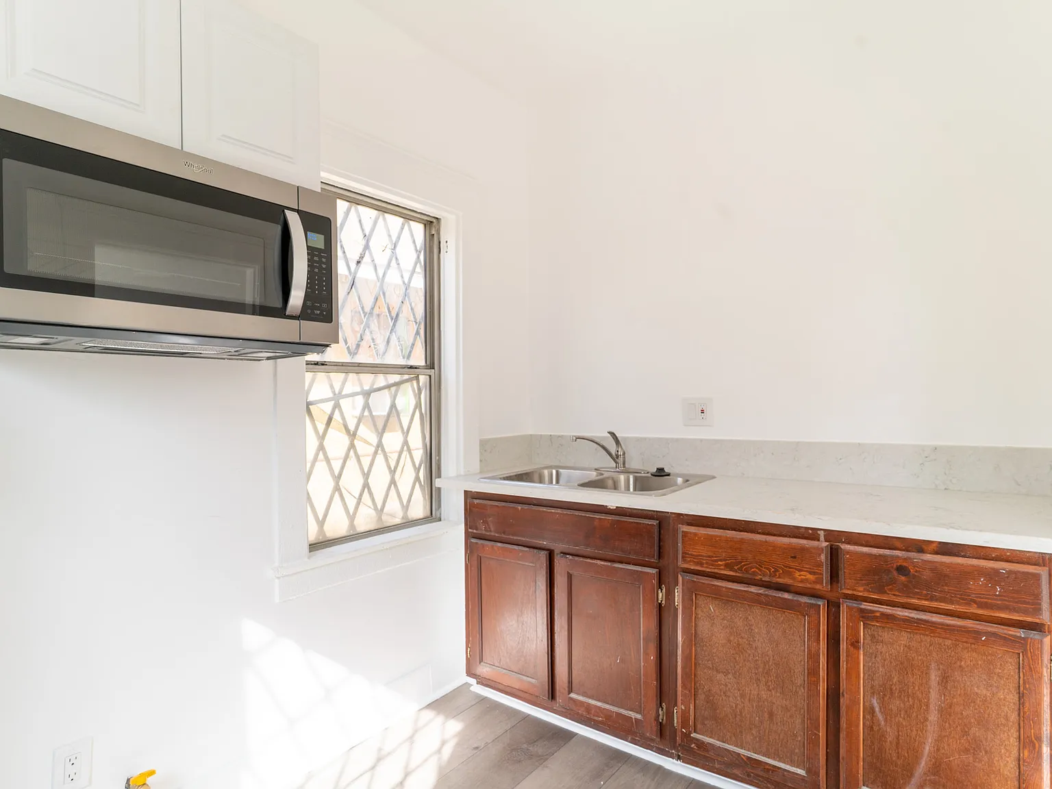 Studio, 300 sqft, $1,595 — Photo 4