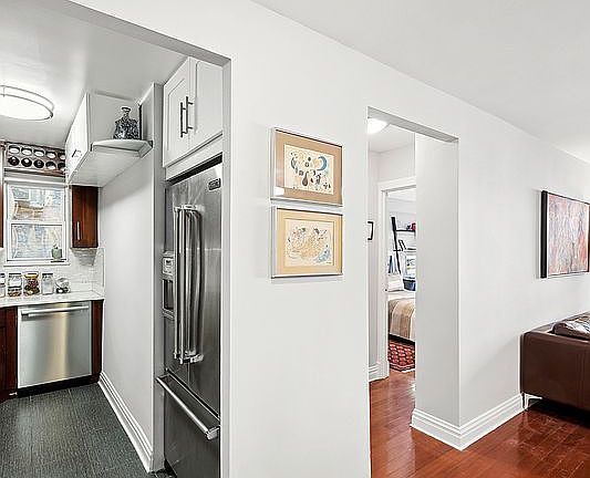 3rd image of 330 E 49th St APT 3D