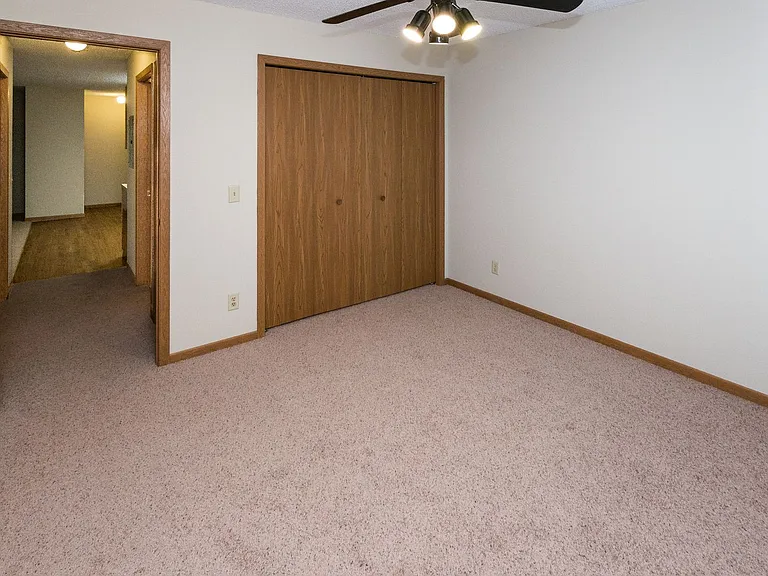 Pine Ridge Apartments — Photo 10
