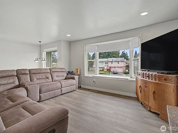 4th image of 33831 37th Avenue SW