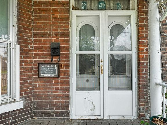 5th image of 906 4th Ave