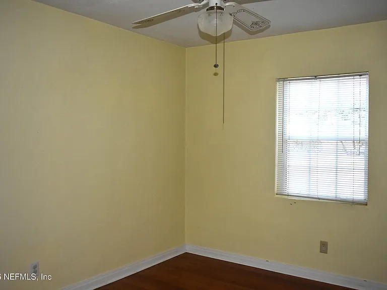 2836 Ionic Ave — Photo 16