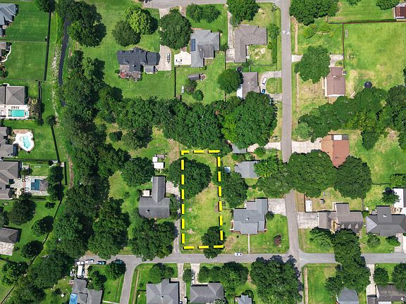 2nd image of 802 Yvette Marie Dr