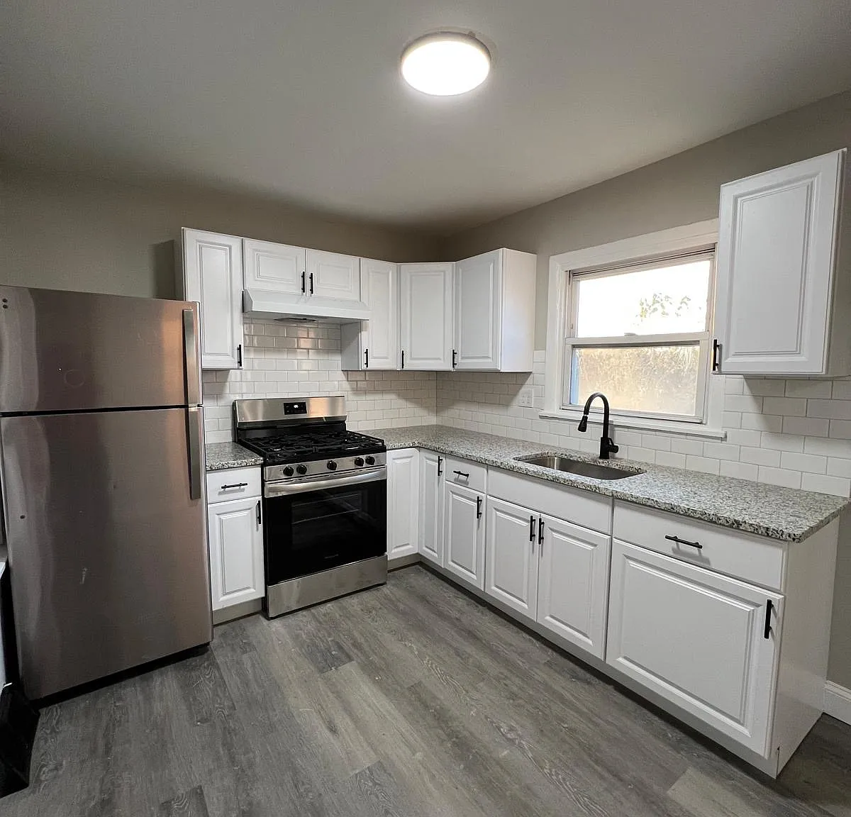 3 bed, 1150 sqft, $2,200 — Photo 1