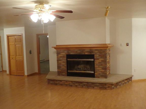 3rd image of 200 Lakeshore Dr