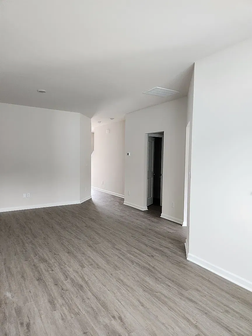 3 bed, 2.5 bath, 1428 sqft, $1,750 — Photo 3