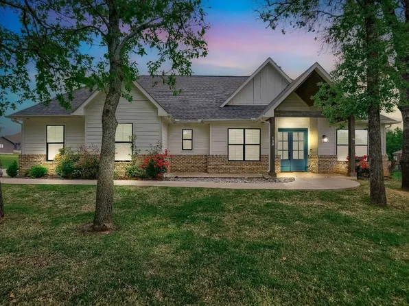 130 Mohave Dr E, Lake Kiowa, TX 76240
