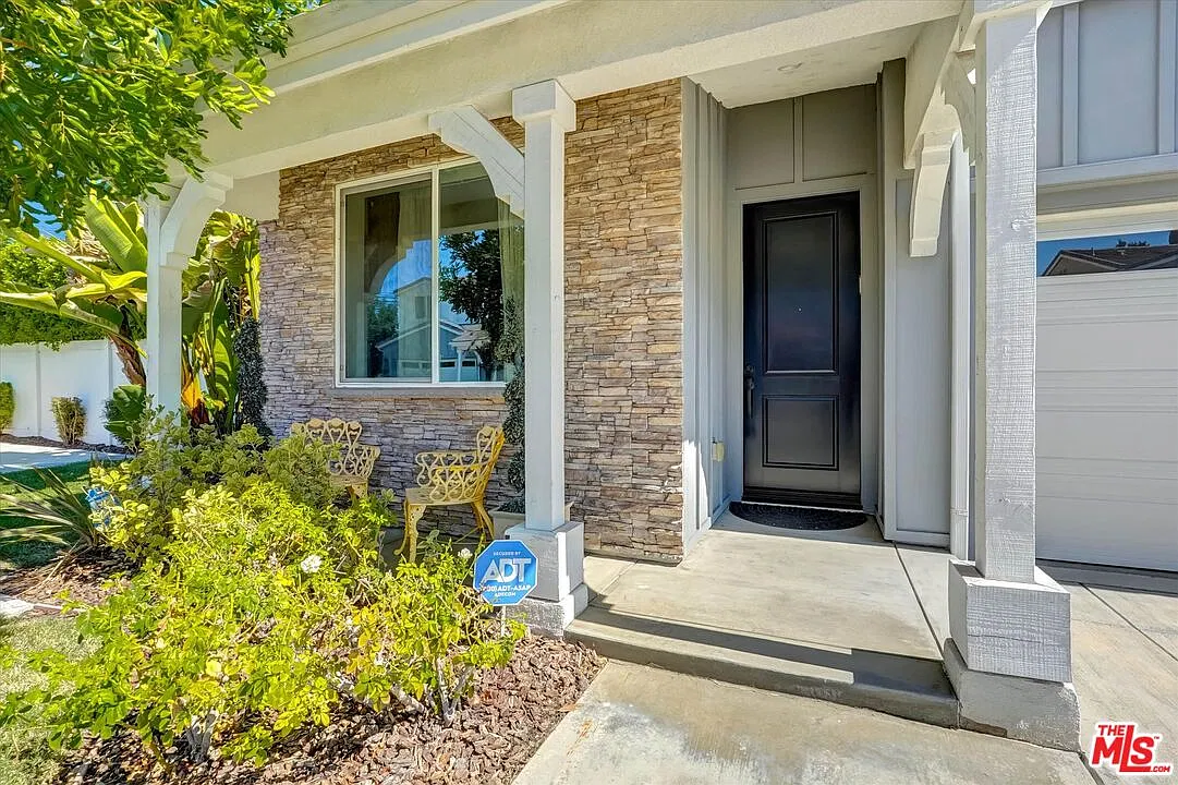 4 bed, 3.0 bath, 2211 sqft, $6,000 — Photo 3