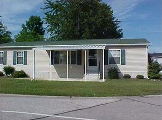 4 Greenhaven Dr, Olmsted Falls, OH 44138
