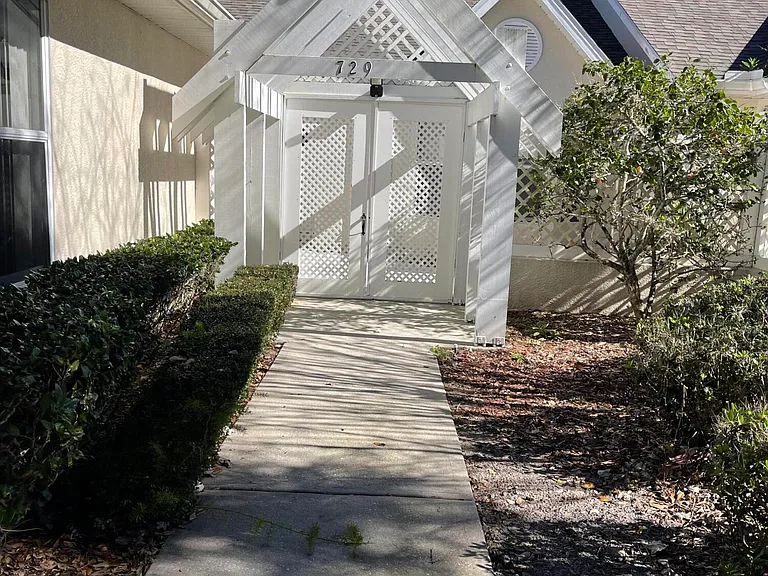 729 Kenwood Cir — Photo 2