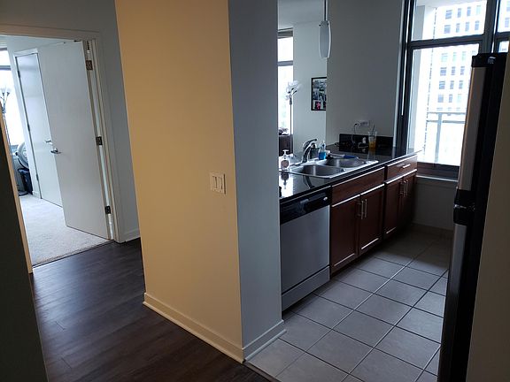 4th image of 365 N Jefferson St APT 1607