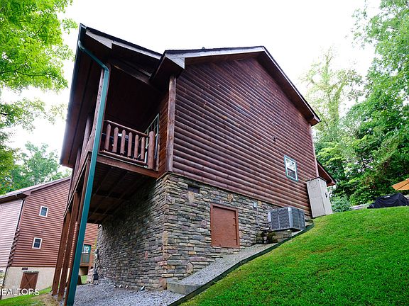 3rd image of 2604 Stonebrook Dr
