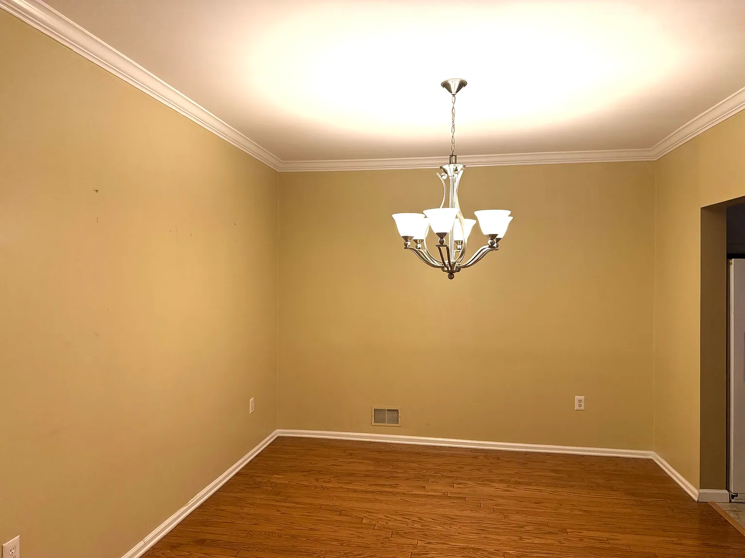 3 bed, 1996 sqft, $4,400 — Photo 3