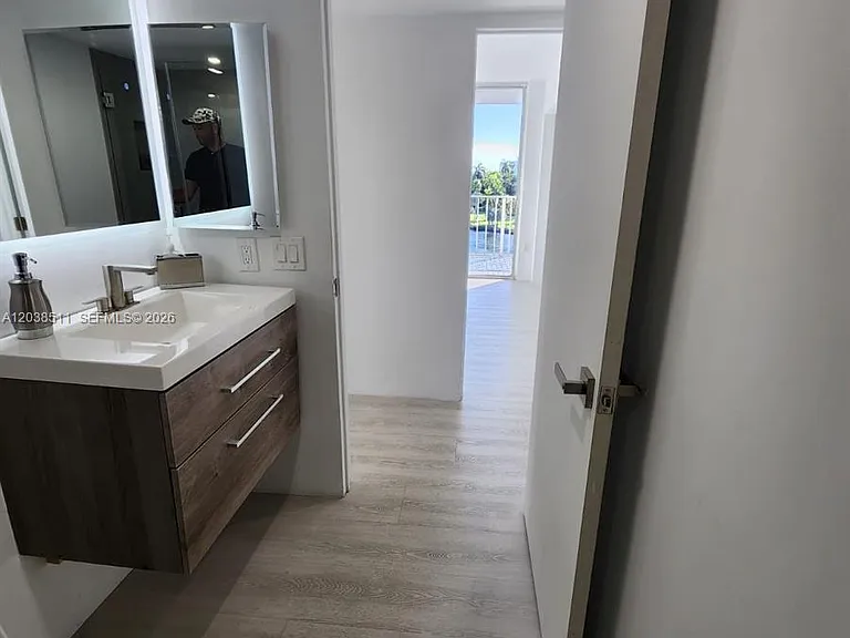 1700 NW North River Dr #606 — Photo 9