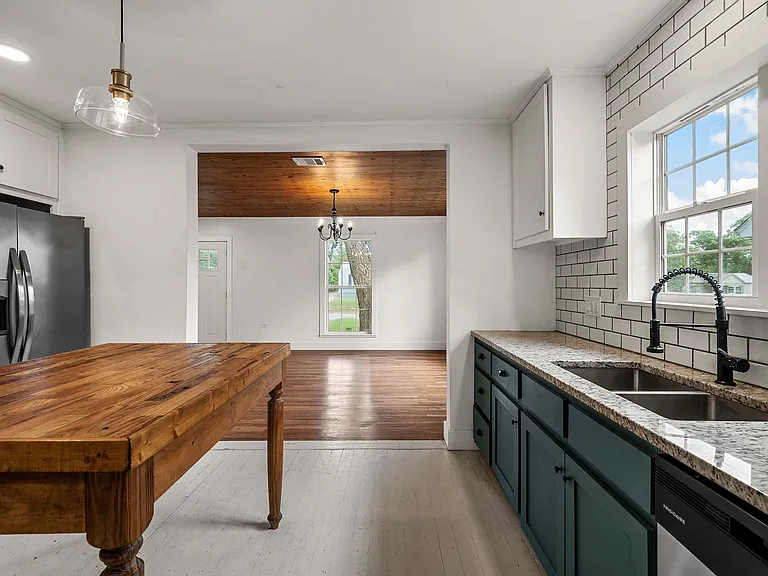 2704 Herring Ave — Photo 11