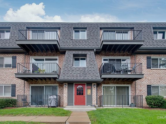 2nd image of 872 S Plum Grove Rd APT 305